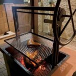 Built in charcoal grill with movable level grate